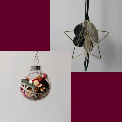 Weihnachtlicher Metallstern und Kugeln mit Trockenblumen