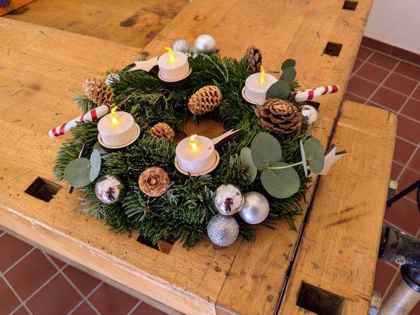 Adventskranz_Kinder_an_low